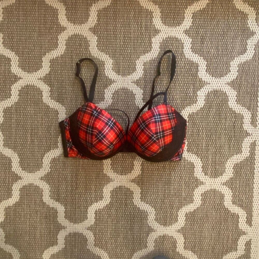 Victoria’s Secret very sexy, push-up bra size 38D